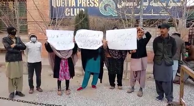 کوئٹہ :سوشل میڈیاایکٹیویسٹ گلشیرخان کی گرفتاری کے خلاف مظاہرہ